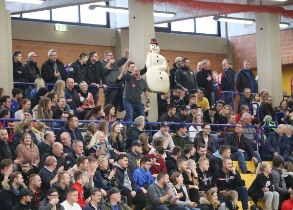 Tolle Stimmung: Auf den voll besetzten Rängen der Halle Aspe sparten die Zuschauer nicht mit Beifall und Aufmunterungen. - © Paul Cohen