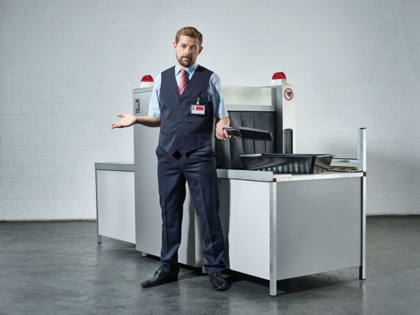 "Check Check" - von und mit Klaas Heufer-Umlauf läuft seit dem 21. Oktober auf Joyn. - © obs/Joyn/Andreas Franke