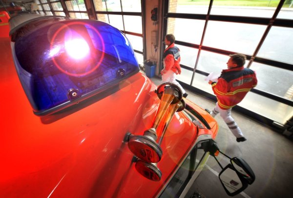 Der Einsatz der Rettungskräfte kam für einen Bauarbeiter am Freitag zu spät. - © Symbolbild: Andreas Frücht