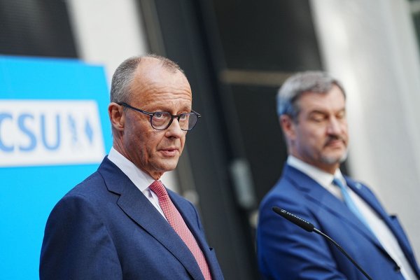 Die Parteivorsitzenden Friedrich Merz und Markus Söder haben sich über die Kanzlerkandidatur der Union geeinigt. - © Kay Nietfeld/dpa