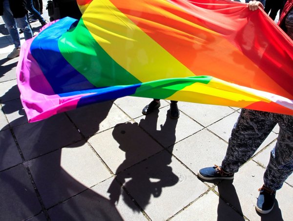 Das georgische Parlament hat ein Gesetz gegen die sogenannte Propaganda von Homosexualität und Transgeschlechtlichkeit verabschiedet. (Archivbild) - © picture alliance / Shakh Aivazov/AP/dpa