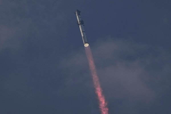 Fünfter Versuch: Das Raumschiff «Starship» soll wieder zu einem Testflug starten. - © Eric Gay/AP/dpa
