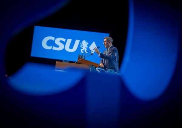 Die CSU beschließt in ihren Leitanträgen zentrale Forderungen für Bundestagswahlkampf. - © Peter Kneffel/dpa