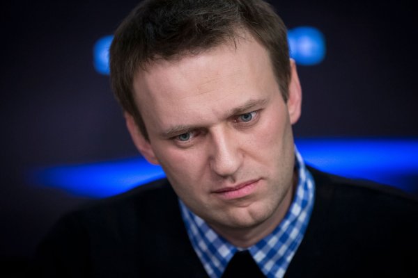 Nachdem er den Giftanschlag mit dem chemischen Kampfstoff Nowitschok 2020 überlebt hatte, begann der Kremlgegner Alexej Nawalny seine Autobiografie zu schreiben. (Archivbild) - © Alexander Zemlianichenko/AP/dpa