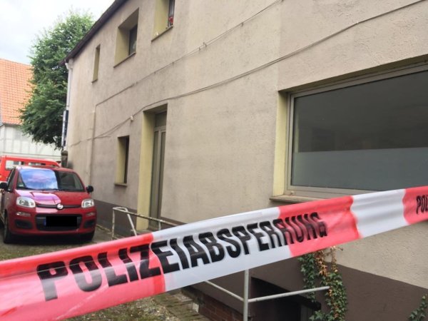 Brandanschlag auf Lemgoer Flüchtlingsunterkunft in der Breiten Straße. - © Till Brand