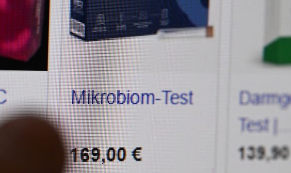 Mikrobiom-Tests seien wenig aussagekräftig und kostspielig, warnt eine Expertin. - © Bernd Weißbrod/dpa