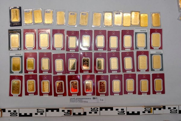 Von der österreichischen Polizei wurde Gold sichergestellt. Die «Schamanin» ist auf der Flucht. - © -/LKA NÖ TATORT/dpa