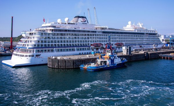 Die «Viking Star» - hier im Hafen von Rügen - macht einen Bogen um die erdbebengeplagte Insel Santorini. (Archivfoto) - © Jens Büttner/dpa-Zentralbild/ZB