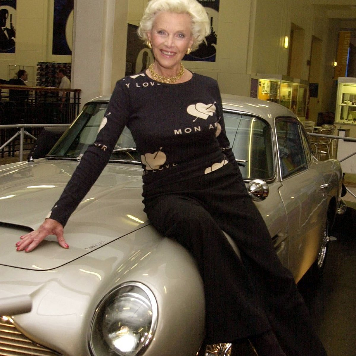 Goldfinger»-Star Honor Blackman gestorben | Neues aus dem Boulevard - LZ.de
