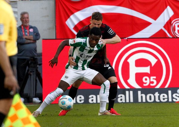 Fortuna Düsseldorf und Preußen Münster lieferten sich ein umkämpftes Spiel. - © Roland Weihrauch/dpa