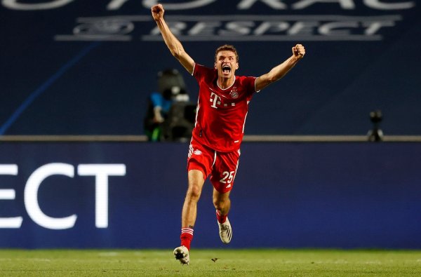 Jubelbilder von Thomas Müller wie hier nach dem Champions-League-Gewinn 2020 prägten seine Bayern-Karriere. - © Matthew Childs/Pool Reuters/AP/dpa