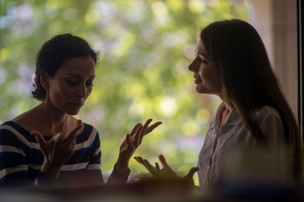 Für knapp jeden Zehnten hört Freundschaft beim Geld auf. Für mehr als jeden Zweiten allerdings, wenn hinter dem Rücken gelästert wird. - © Klaus-Dietmar Gabbert/dpa-tmn