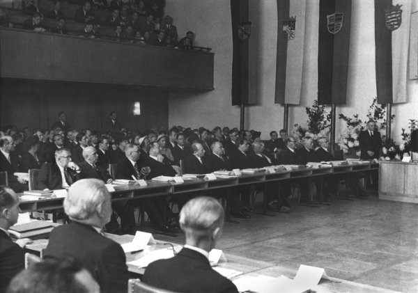 Mit einem Festakt in Bonn wird das 75-jährige Jubiläum des Bundesrats gefeiert. - © -/dpa