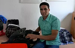 Bis zum Gerichtsentscheid am 15. April kann Heinog Asmeron (23) bei der Pfarrfamilie leben. Was danach passiert, wei&szlig; er nicht. Asmeron hat Angst, nach Italien abgeschoben zu werden. - &copy; FOTO: HANNA IRABI