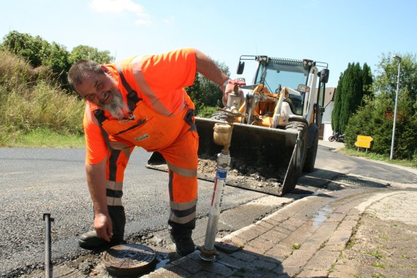 Auf der Twete Extertal-Bremke, Vorarbeiter Friedhelm Wegmann. - © Sylvia Frevert