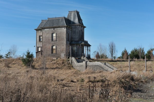 Mit dem Kauf dieser Immobilie und dem angrenzenden Motel sollte für Norma Bates und ihrem Sohn Norman ein neues Leben beginnen. - © Pixabay