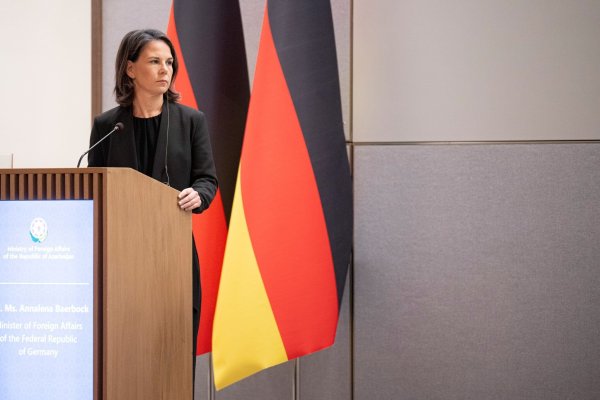 Bundesaußenministerin Annalena Baerbock gibt eine Pressekonferenz im aserbaidschanischen Außenministerium. - © Hannes P. Albert/dpa