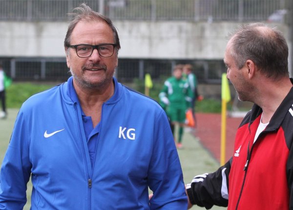 Hier noch im TBV-Trainingsanzug: Kurt Gnade (links) leitete die sportlichen Geschicke nur drei Monate lang beim SC Bad Salzuflen. - © Sebastian Lucas