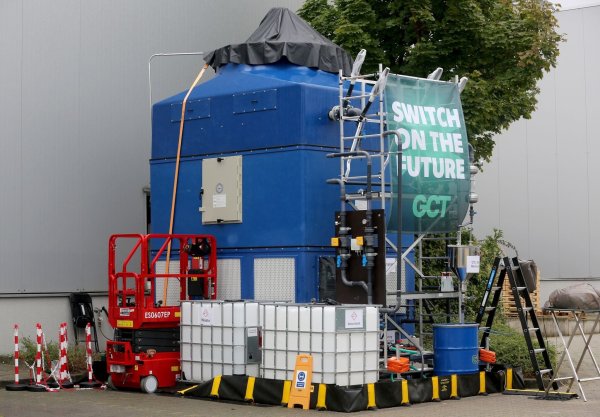Die sogenannte «Greenberry 2», eine etwa fünf Meter hohe Demonstrationsanlage, mit der das Treibhausgas Kohlendioxid aus der Luft abgeschieden werden kann, eine Art «CO2-Staubsauger». - © Roland Weihrauch/dpa
