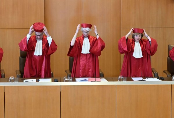 Der Zweite Senat hat die Schutzpflicht der Bundesregierung für Ausländer im Ausland geprüft. - © Uli Deck/dpa