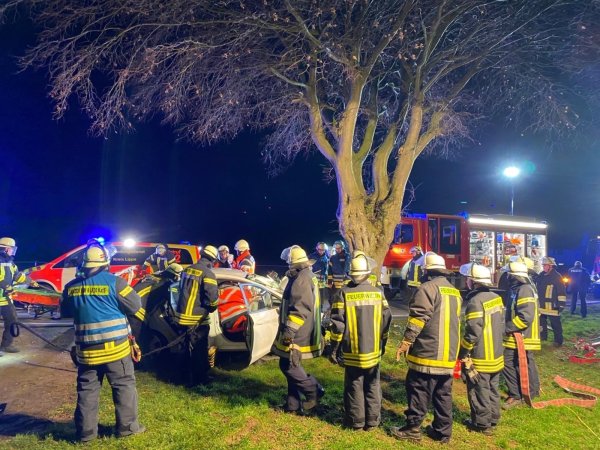 - © Feuerwehr Lemgo