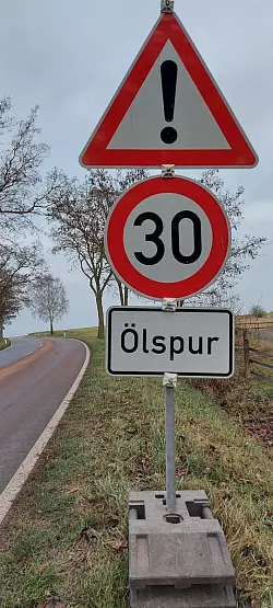 Die &Ouml;lspur f&uuml;hrte bis nach Sabbenhausen. - &copy; Feuerwehr L&uuml;gde