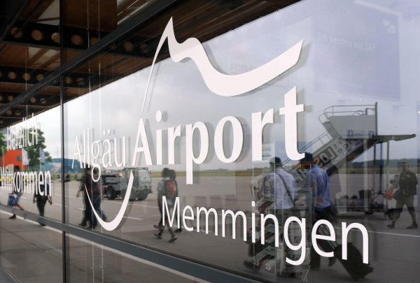 Am Flughafen Memmingen läuft ein Rettungseinsatz. (Symbolbild) - © Andreas Gebert/dpa