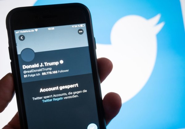 Twitter sperrt Trump-Account - © Foto: Christophe Gateau/dpa
