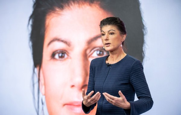 Das Bündnis Sahra Wagenknecht hat auf 39 Seiten einen langen Forderungskatalog zur Bundestagswahl formuliert. (Archivbild) - © Michael Kappeler/dpa