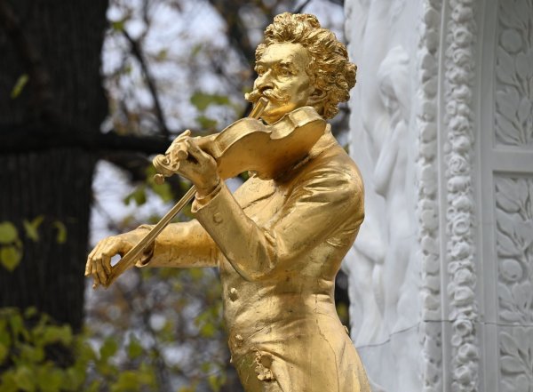 Goldener Walzerkönig: Das Strauss-Image beruht auf Missverständnissen. (Archivbild) - © Helmut Fohringer/APA/dpa