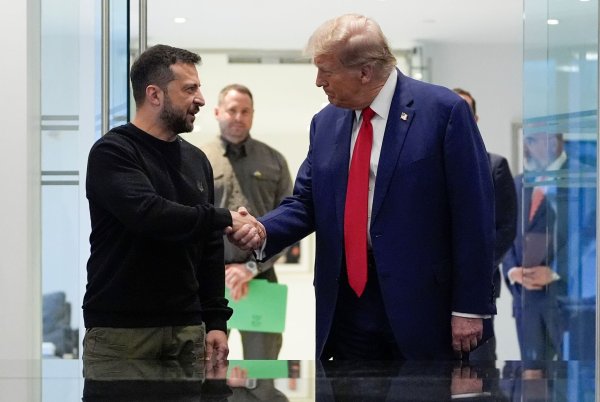 Der ukrainische Präsident Wolodymyr Selenskyj setzt Hoffnungen in die Unvorhersehbarkeit des gewählten US-Präsidenten Donald Trump. (Archivbild) - © Julia Demaree Nikhinson/AP/dpa
