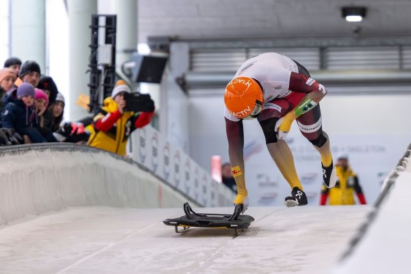 Peking-Olympiasieger Christopher Grotheer kam in Winterberg auf Rang drei. - © David Inderlied/dpa