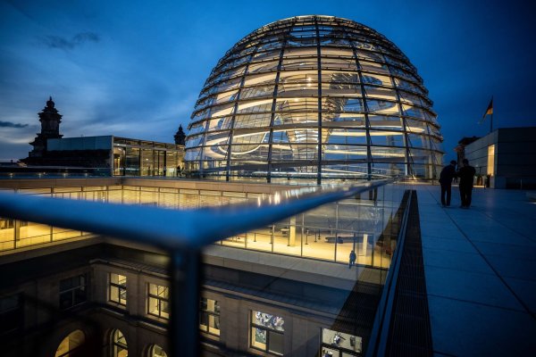 Tausende Lobbyisten sind im Bundestag registriert. (Archivbild) - © Michael Kappeler/dpa