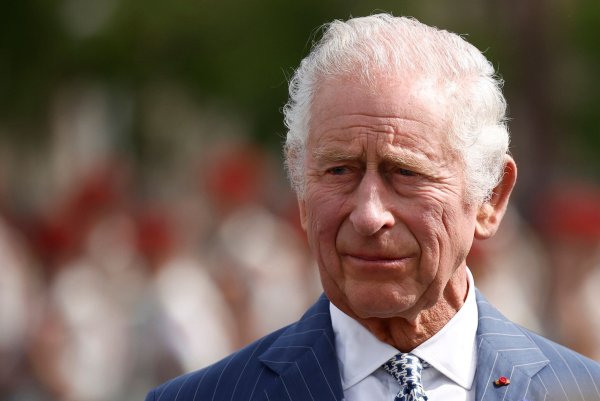 Bekannt als Naturliebhaber: König Charles III. - © Yoan Valat/AP/dpa