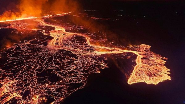 Vulkanausbrüche sind auf Island keine Seltenheit, liefern aber immer wieder spektakuläre Bilder. - © Uncredited/Iceland Civil Defense/AP/dpa