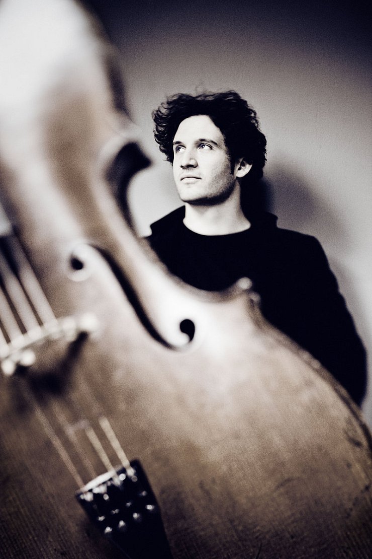 Der deutsch-französische Cellist Nicolas Altstaedt kehrt zurück an den Ort, an dem seine musikalische Laufbahn einst begann. - © Marco Borggreve