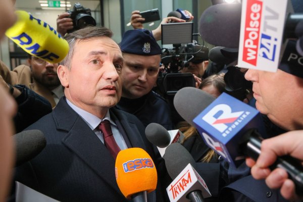 Polens früherer Justizminister Zbigniew Ziobro, den die Staatsanwaltschaft festnehmen will. (Archivbild) - © Rafal Guz/PAP/dpa