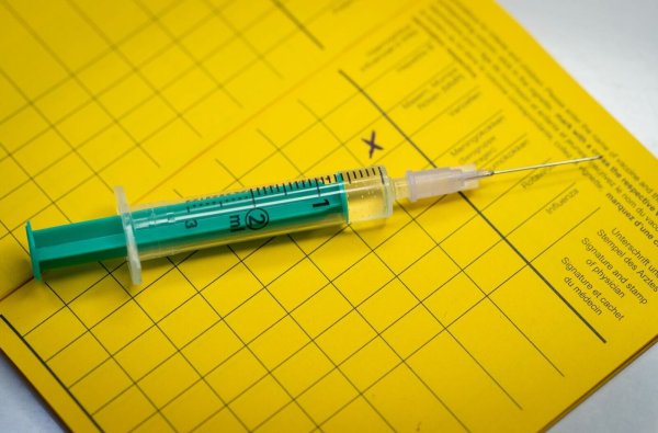 Gürtelrose wird wie Windpocken durch Varizella-Zoster-Viren verursacht. (Symbolbild) - © Friso Gentsch/dpa