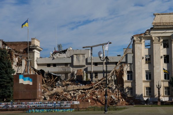 Ständiger russischer Beschuss und Drohnenangriffe gehören im südukrainischen Gebiet Cherson zum traurigen Alltag. (Archivbild) - © Efrem Lukatsky/AP/dpa