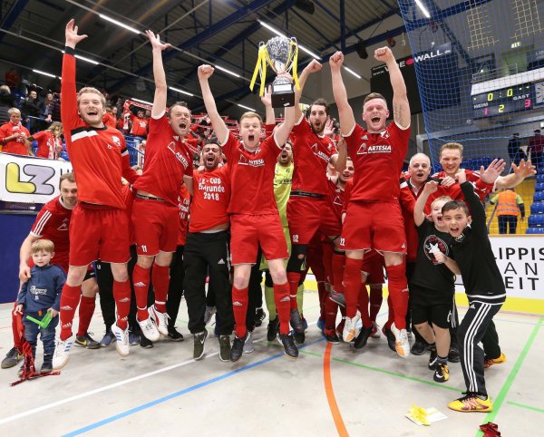 Der FC Augustdorf holt den Pott - © Paul Cohen