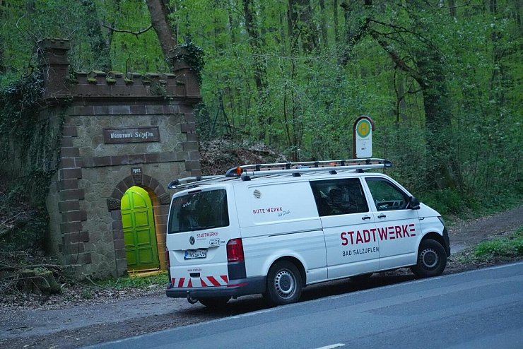 Die Stadtwerke arbeiten mit Hochdruck an der Reparatur. - © Leon Stock/Freitag TV