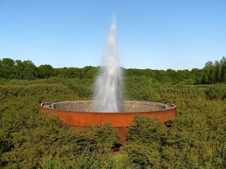 Wasserkrater und Wassergärten in der Aqua Magica sind ein toller Anlaufpunkt für Familien im Sommer. - © Aqua Magica GmbH
