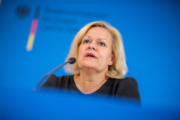 Innenministerin Nancy Faeser hat die Kontrollen angeordnet. - © Michael Kappeler/dpa
