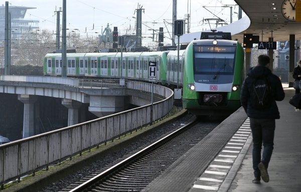 Kinder unter 15 Jahren können alle Busse und Bahnen im nordrhein-westfälischen Nahverkehr am 20. September kostenlos nutzen. (Archivfoto) - © Henning Kaiser/dpa