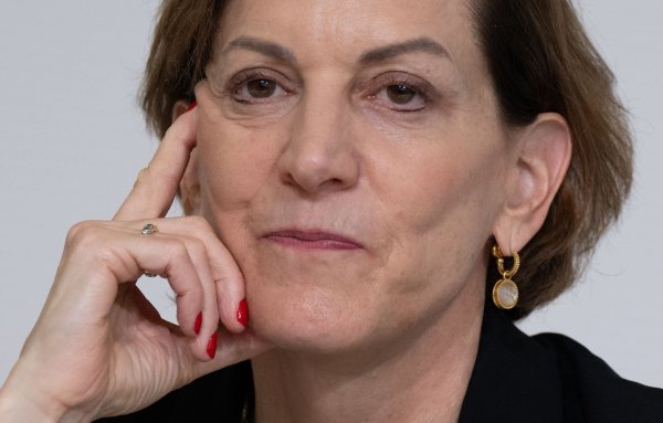 Anne Applebaum wird am Sonntag mit dem Friedenspreis ausgezeichnet. - © Boris Roessler/dpa