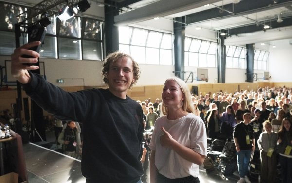 Das neue Führungsduo der Grünen Jugend - Jakob Blasel und Jette Nietzard. - © Sebastian Willnow/dpa