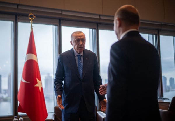 Die Türkei-Reise des Kanzlers könnte einen Wendepunkt in der Türkeipolitik markieren. - © Michael Kappeler/dpa