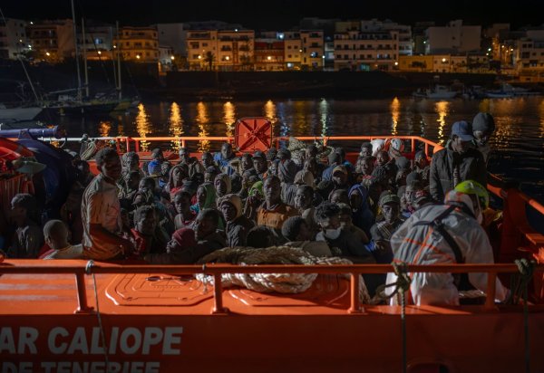 Immer mehr Migranten aus Afrika steuern die Kanaren an. (Archivbild) - © Antonio Sempere/EUROPA PRESS/dpa