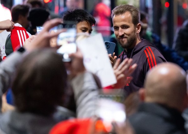 Lächelt nach Schmerzen wieder: Harry Kane. - © Sven Hoppe/dpa
