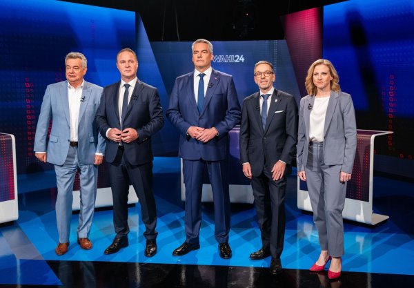 Vizekanzler Werner Kogler (l-r), SPÖ-Chef Andreas Babler, Bundeskanzler Karl Nehammer, FPÖ-Chef Herbert Kickl und Neos-Chefin Beate Meinl-Reisinger. - © Georg Hochmuth/APA/dpa